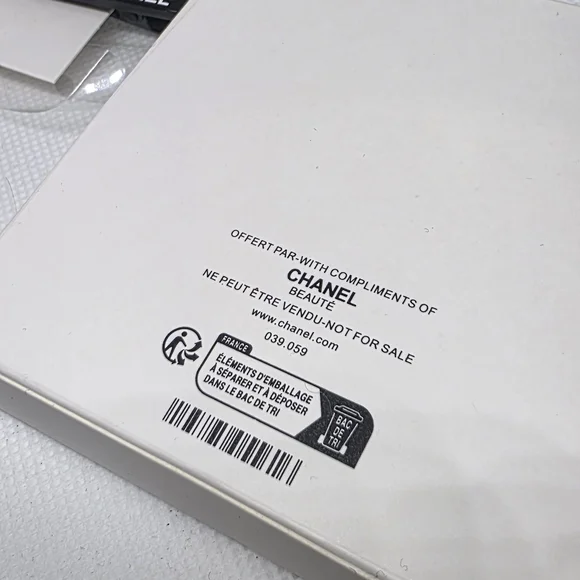 CHANEL Black Hair Clips with Crystal Logo - Picture 3 of 3